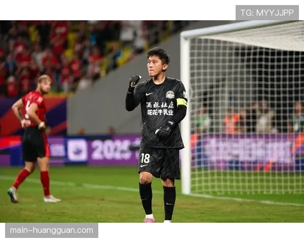 实时：卡利亚里门将拉杜扑出点球，力保球门不失